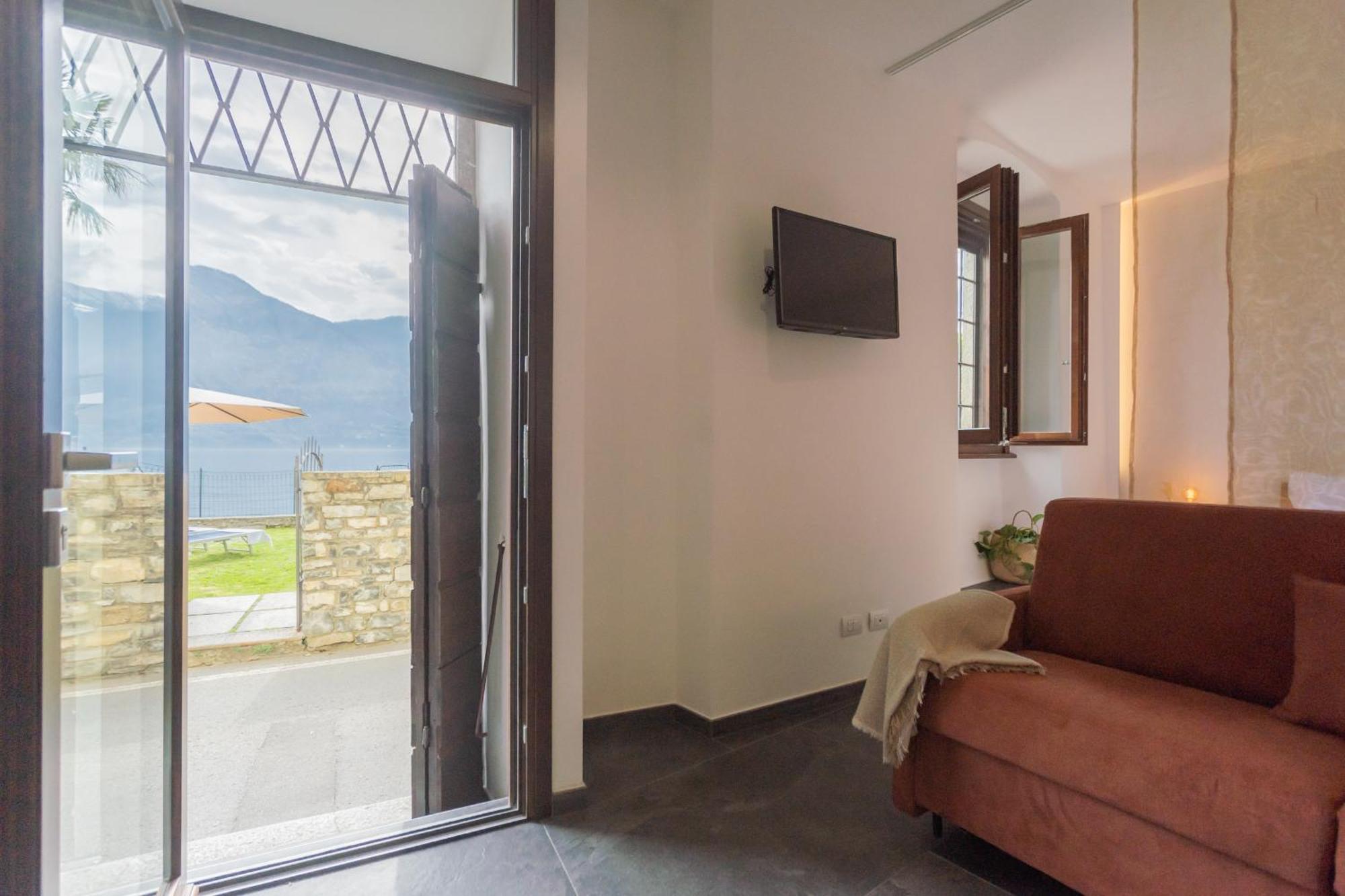 Cozy Nest On The Lake By Rent All Como Tremezzo Esterno foto